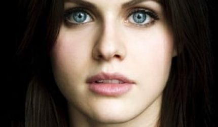 Nonton film Alexandra Daddario terbaru sub indo di Layarkaca21 LK21 INDOXXI Cinema21 XX1